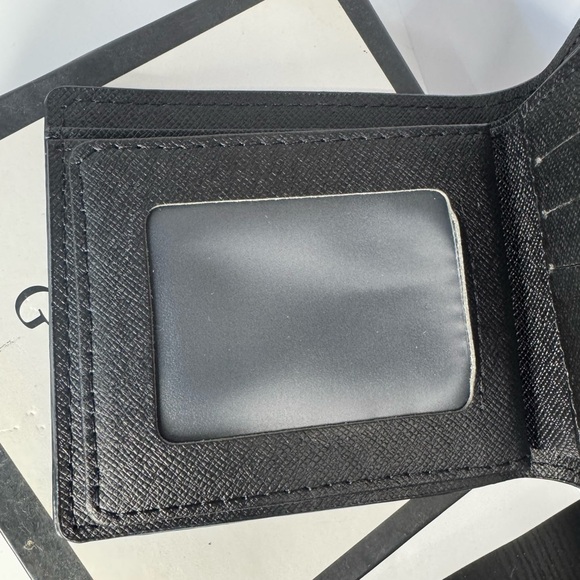 Gucci Black Wallet with Signature Stripe - Picture 2 of 3